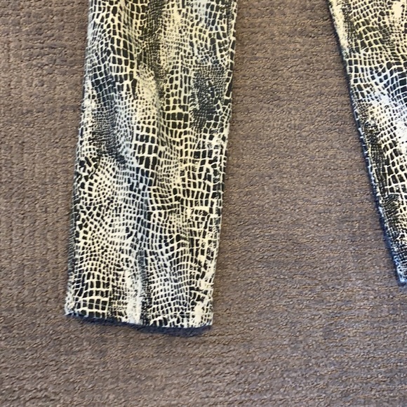 Chico’s Women’s Black and White Printed Platinum Denim Jeans 0 - Picture 7 of 8